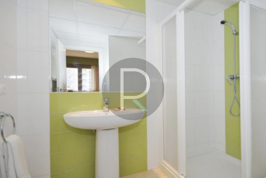 beautiful-apartment-calpe-for-sale-bathroom-green