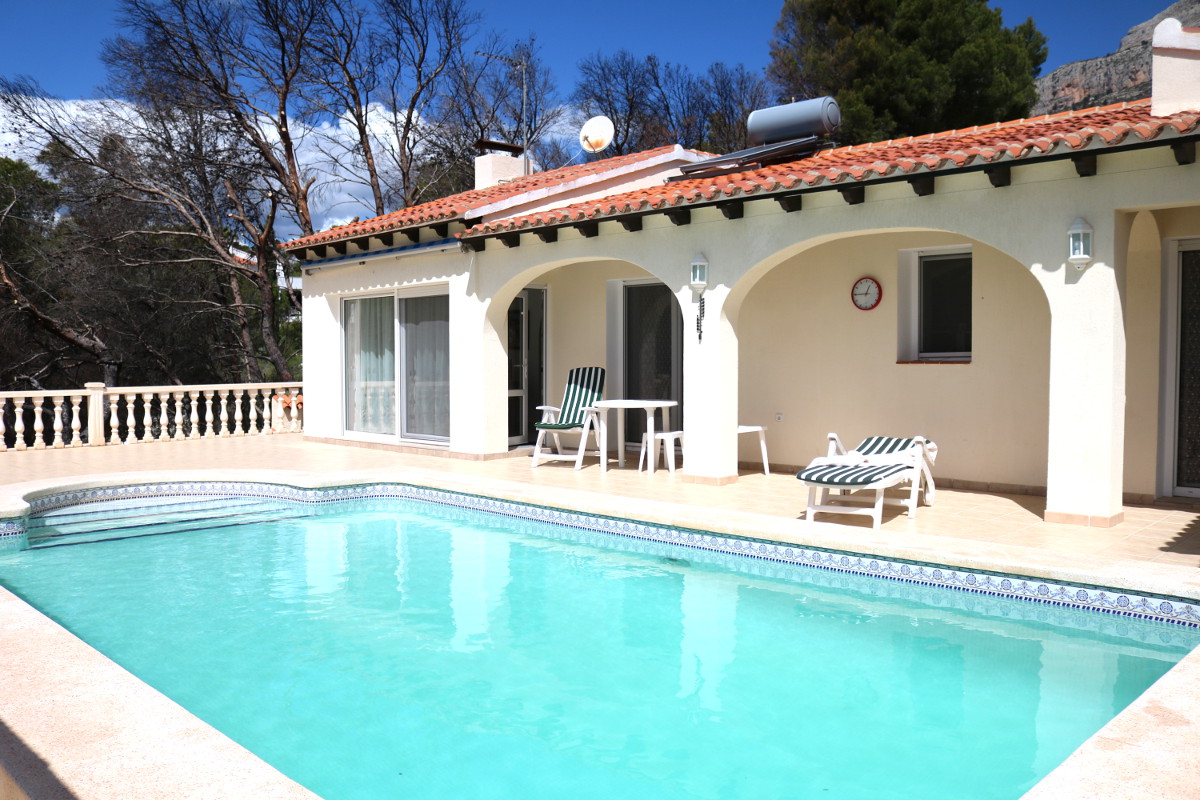 Nice house with good sea views in Altea near the beach la Olla Eberle